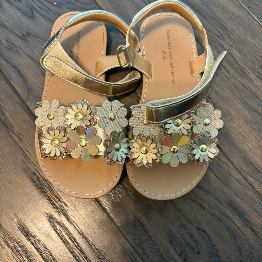 cupcakes & cashmere Gold Floral Kids Sandals